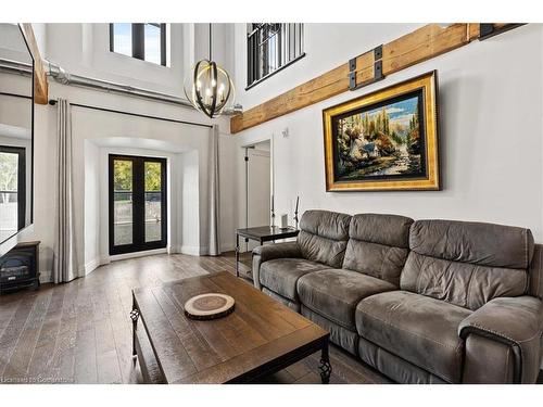 107-19 Guelph Avenue, Cambridge, ON - Indoor Photo Showing Living Room