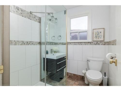 142 Lane Street, Guelph, ON - Indoor Photo Showing Bathroom