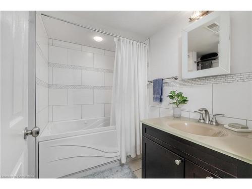 142 Lane Street, Guelph, ON - Indoor Photo Showing Bathroom