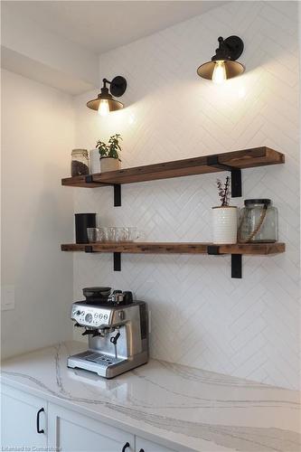 258 Sedgewood Street, Kitchener, ON - Indoor Photo Showing Kitchen