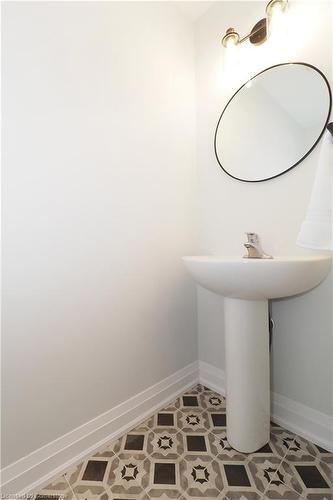 258 Sedgewood Street, Kitchener, ON - Indoor Photo Showing Bathroom