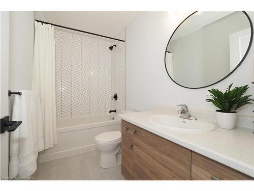 258 Sedgewood Street, Kitchener, ON - Indoor Photo Showing Bathroom