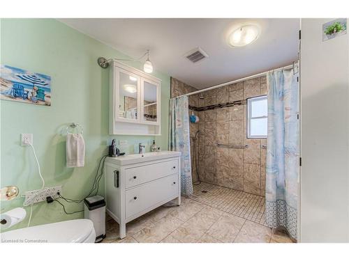 331 Peel Street, New Hamburg, ON - Indoor Photo Showing Bathroom