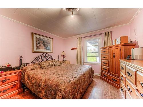 331 Peel Street, New Hamburg, ON - Indoor Photo Showing Bedroom