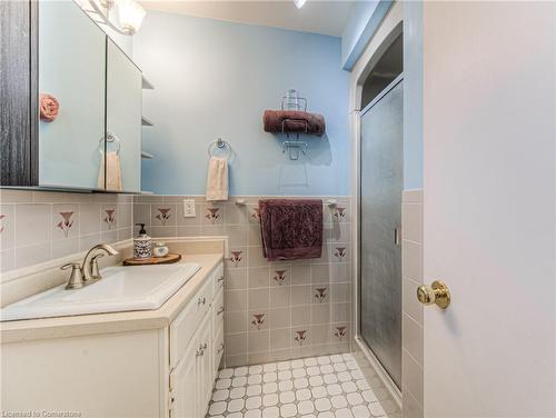 331 Peel Street, New Hamburg, ON - Indoor Photo Showing Bathroom