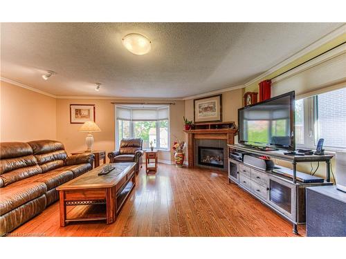 331 Peel Street, New Hamburg, ON - Indoor Photo Showing Living Room With Fireplace