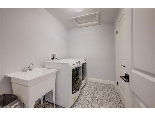 15 Rea Dr, Fergus, ON - Indoor Photo Showing Laundry Room