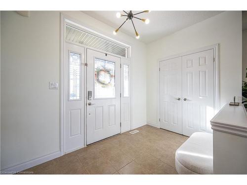 600 Sundew Drive, Waterloo, ON - Indoor Photo Showing Living Room