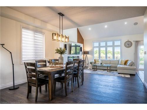 600 Sundew Drive, Waterloo, ON - Indoor Photo Showing Living Room