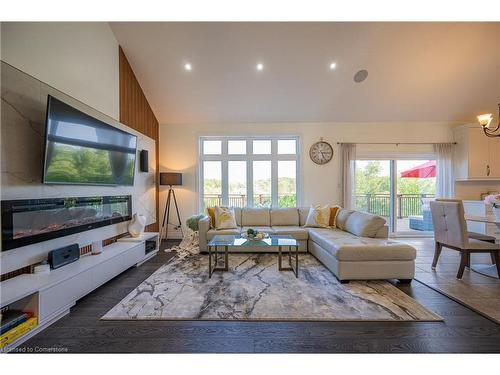 600 Sundew Drive, Waterloo, ON - Indoor Photo Showing Dining Room