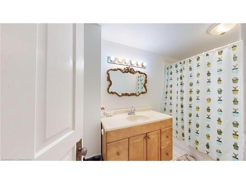 42 Shanley Street, Kitchener, ON - Indoor Photo Showing Bathroom