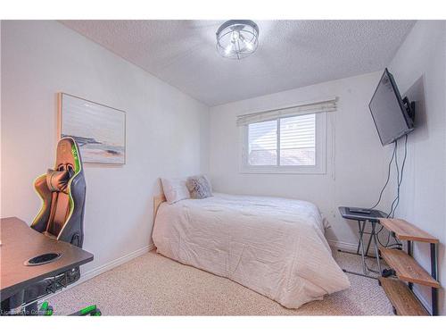 148 Laurentian Drive, Kitchener, ON - Indoor Photo Showing Bedroom