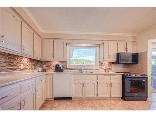 148 Laurentian Drive, Kitchener, ON - Indoor Photo Showing Kitchen