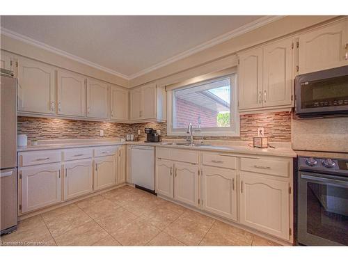 148 Laurentian Drive, Kitchener, ON - Indoor Photo Showing Kitchen