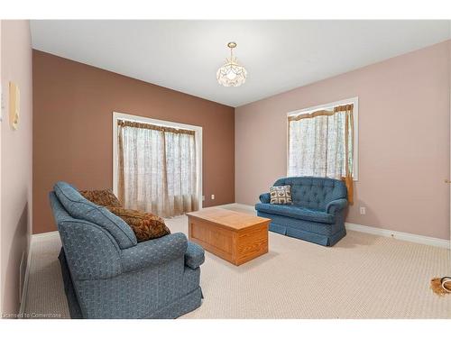 21 Woodland Acres Crescent, Vaughan, ON - Indoor Photo Showing Living Room