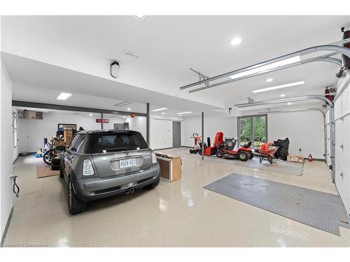 21 Woodland Acres Crescent, Vaughan, ON - Indoor Photo Showing Garage