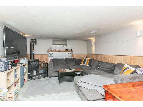 214 Union Street E, Waterloo, ON - Indoor Photo Showing Living Room