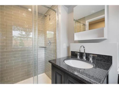 14 Vista Crescent, Kitchener, ON - Indoor Photo Showing Bathroom