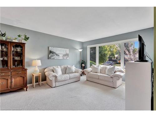 324 Braemore Avenue, Waterloo, ON - Indoor Photo Showing Living Room