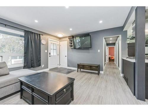 36 Douglas Crescent, Fergus, ON - Indoor Photo Showing Living Room