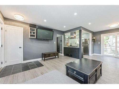 36 Douglas Crescent, Fergus, ON - Indoor Photo Showing Living Room