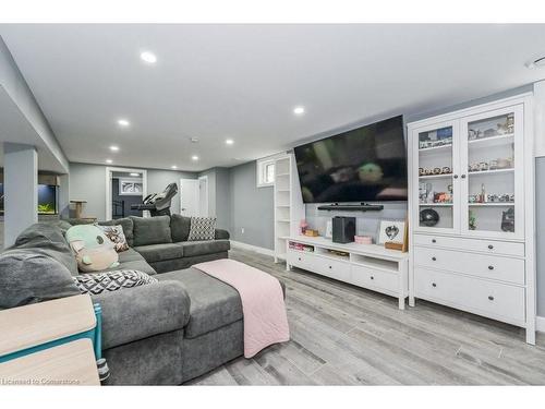 36 Douglas Crescent, Fergus, ON - Indoor Photo Showing Living Room