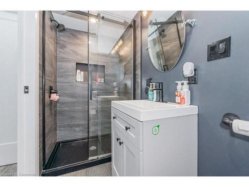 36 Douglas Crescent, Fergus, ON - Indoor Photo Showing Bathroom