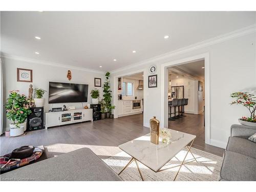 429 Erinbrook Drive, Kitchener, ON - Indoor Photo Showing Living Room