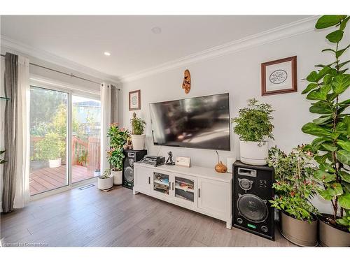 429 Erinbrook Drive, Kitchener, ON - Indoor Photo Showing Living Room