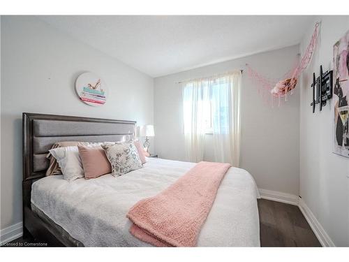 429 Erinbrook Drive, Kitchener, ON - Indoor Photo Showing Bedroom