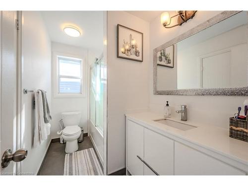 429 Erinbrook Drive, Kitchener, ON - Indoor Photo Showing Bathroom