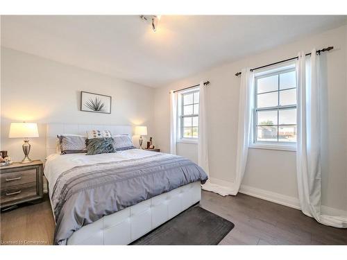 429 Erinbrook Drive, Kitchener, ON - Indoor Photo Showing Bedroom