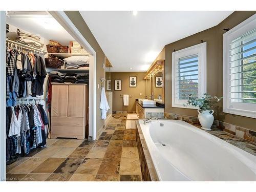 36 Longhurst Crescent, Cambridge, ON - Indoor Photo Showing Bathroom