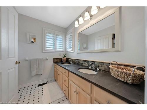 36 Longhurst Crescent, Cambridge, ON - Indoor Photo Showing Bathroom