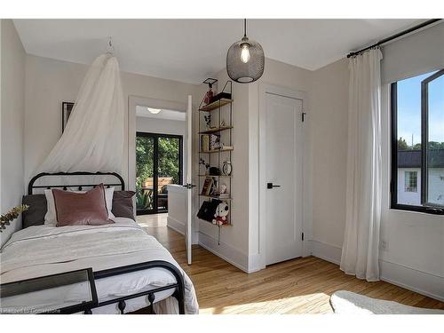 28 West Avenue, Kitchener, ON - Indoor Photo Showing Bedroom