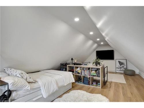 28 West Avenue, Kitchener, ON - Indoor Photo Showing Bedroom