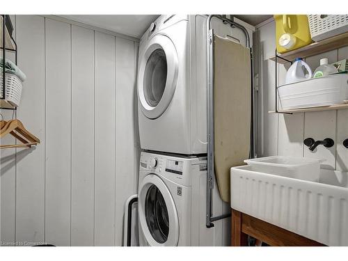 28 West Avenue, Kitchener, ON - Indoor Photo Showing Laundry Room