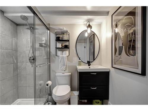 28 West Avenue, Kitchener, ON - Indoor Photo Showing Bathroom