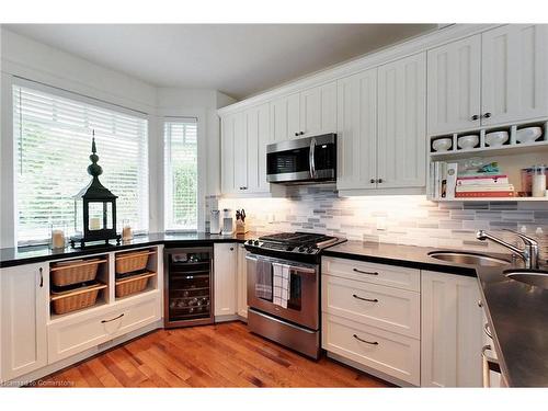 141 Snowbridge Way, The Blue Mountains, ON - Indoor Photo Showing Kitchen With Upgraded Kitchen