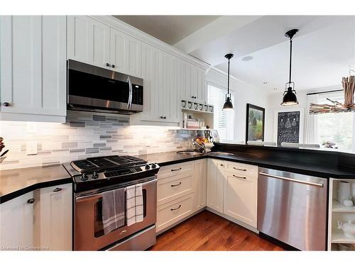 141 Snowbridge Way, The Blue Mountains, ON - Indoor Photo Showing Kitchen With Upgraded Kitchen