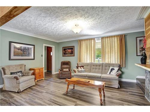 93 Avenue Road, Cambridge, ON - Indoor Photo Showing Living Room