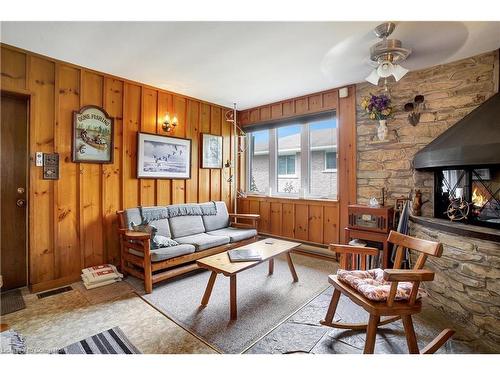 93 Avenue Road, Cambridge, ON - Indoor Photo Showing Living Room With Fireplace