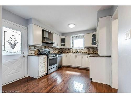 38 Montcalm Place, Brampton, ON - Indoor Photo Showing Kitchen With Upgraded Kitchen