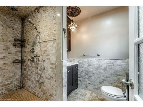 38 Montcalm Place, Brampton, ON - Indoor Photo Showing Bathroom