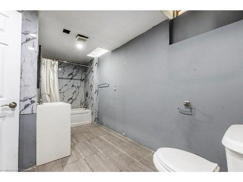 38 Montcalm Place, Brampton, ON - Indoor Photo Showing Bathroom