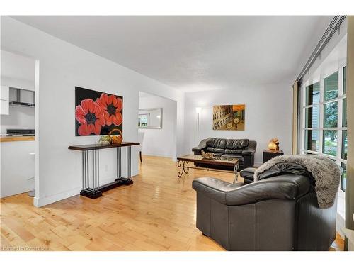 97 Century Hill Drive, Kitchener, ON - Indoor Photo Showing Living Room