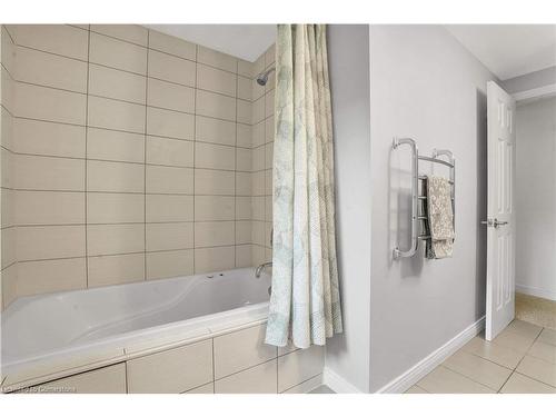 97 Century Hill Drive, Kitchener, ON - Indoor Photo Showing Bathroom