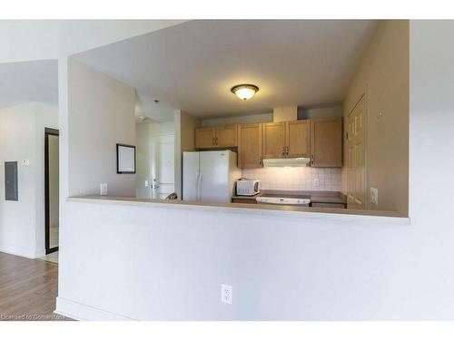 439-200 Mccarthy Road, Stratford, ON - Indoor Photo Showing Kitchen