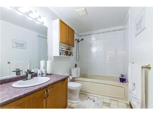 36 Rossiter Road, Ingersoll, ON - Indoor Photo Showing Bathroom