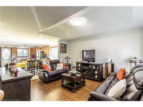 36 Rossiter Road, Ingersoll, ON - Indoor Photo Showing Living Room